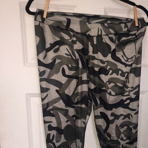 Camouflage Leggings - Picture 1 of 2